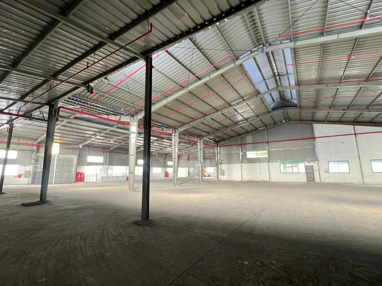 BDS  HVL Cho thuê kho - xưởng 2.100m2 + 1.000m2 sân bãi sử dụng chung.