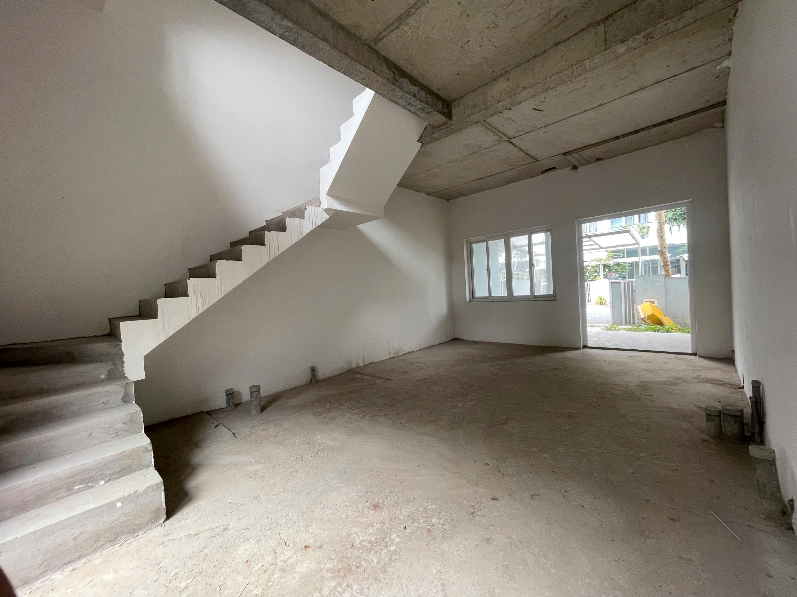 BDS HVL E20 Mega Village   Hướng tây bắc  Nhà thô Giá bán 7,1 tỷ  