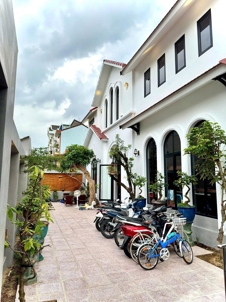 BDS  HVL Gần 15 tỷ có ngay một căn biệt thự vườn trung tâm tp thủ đức 