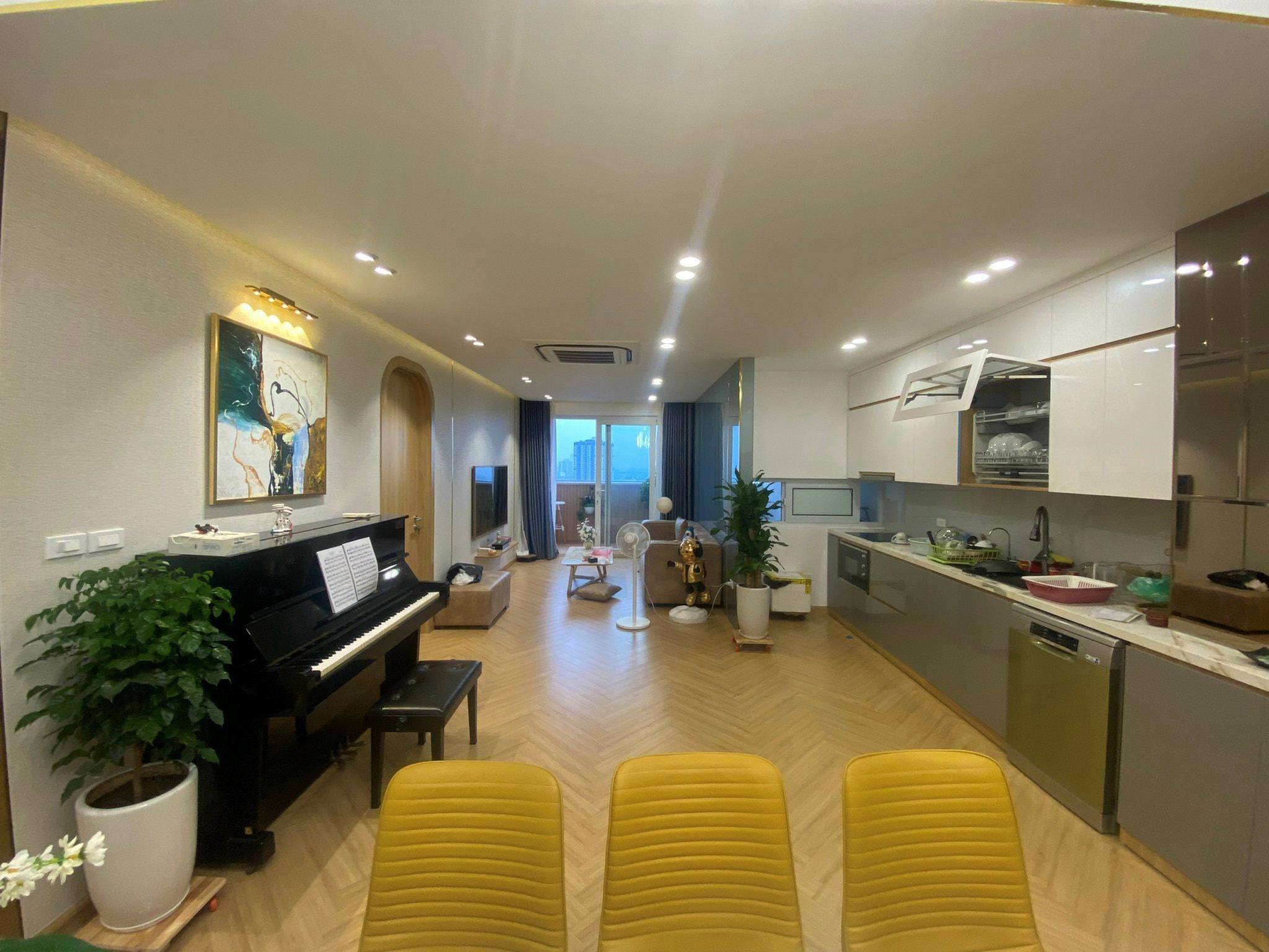 Penhouse đường Nguyễn Trãi, 235m2, chủ nhà để không ở, đủ đồ xịn, 9.4