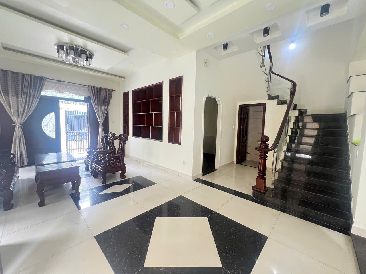 BDS HVL BÁN VILLA 10x18.5M 1T2L SÀN 292M2 LIÊN PHƯỜNG Q9 CHỈ 18.3 TỈ 