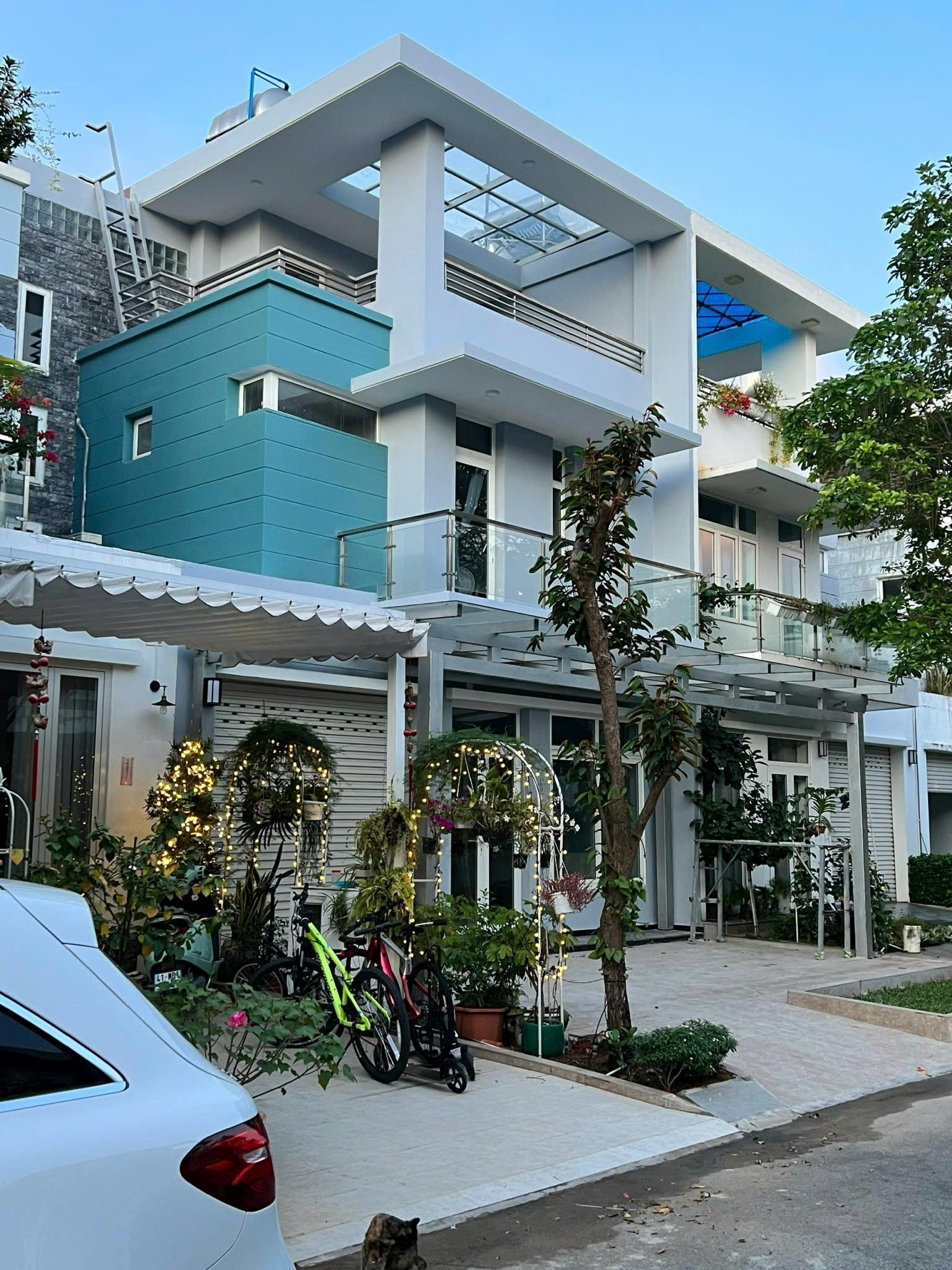 BDS HVL CG:- CHO THUÊ BT 8x17M 1T2L SÀN 300 m² VILLPARK, PHÚ HỮU, Q9 