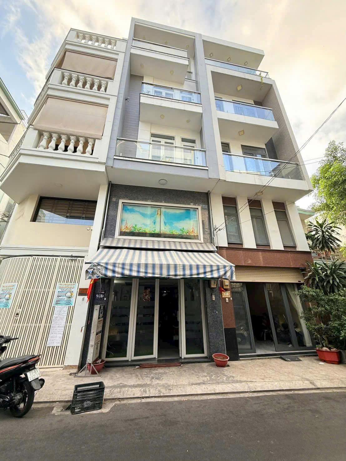 Bán nhà MT Nguyễn Thanh Tuyền,P2,Tân Bình.DT 4x13.5m- Đúc 5 tầng.