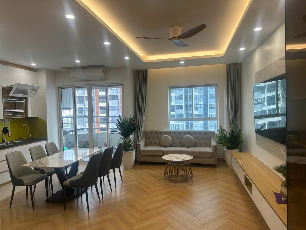 Cần bán căn hộ  Diamond Flower 116m2 mặt đường Lê Văn Lương, 3 ngủ, 