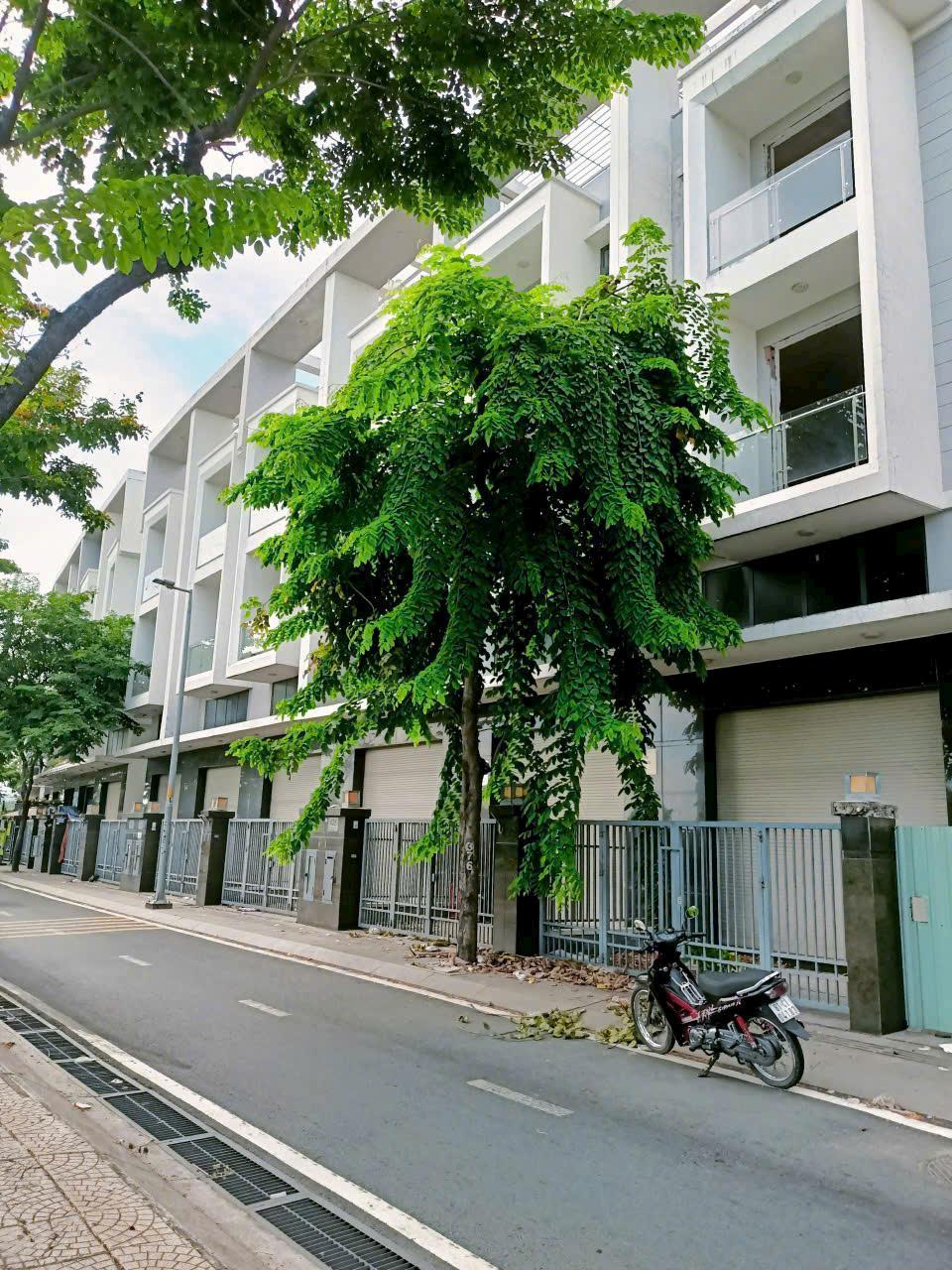BDS  HVL Kẹt tiền bán gấp căn nhà Mặt Tiền đường Đồng Văn Cống 