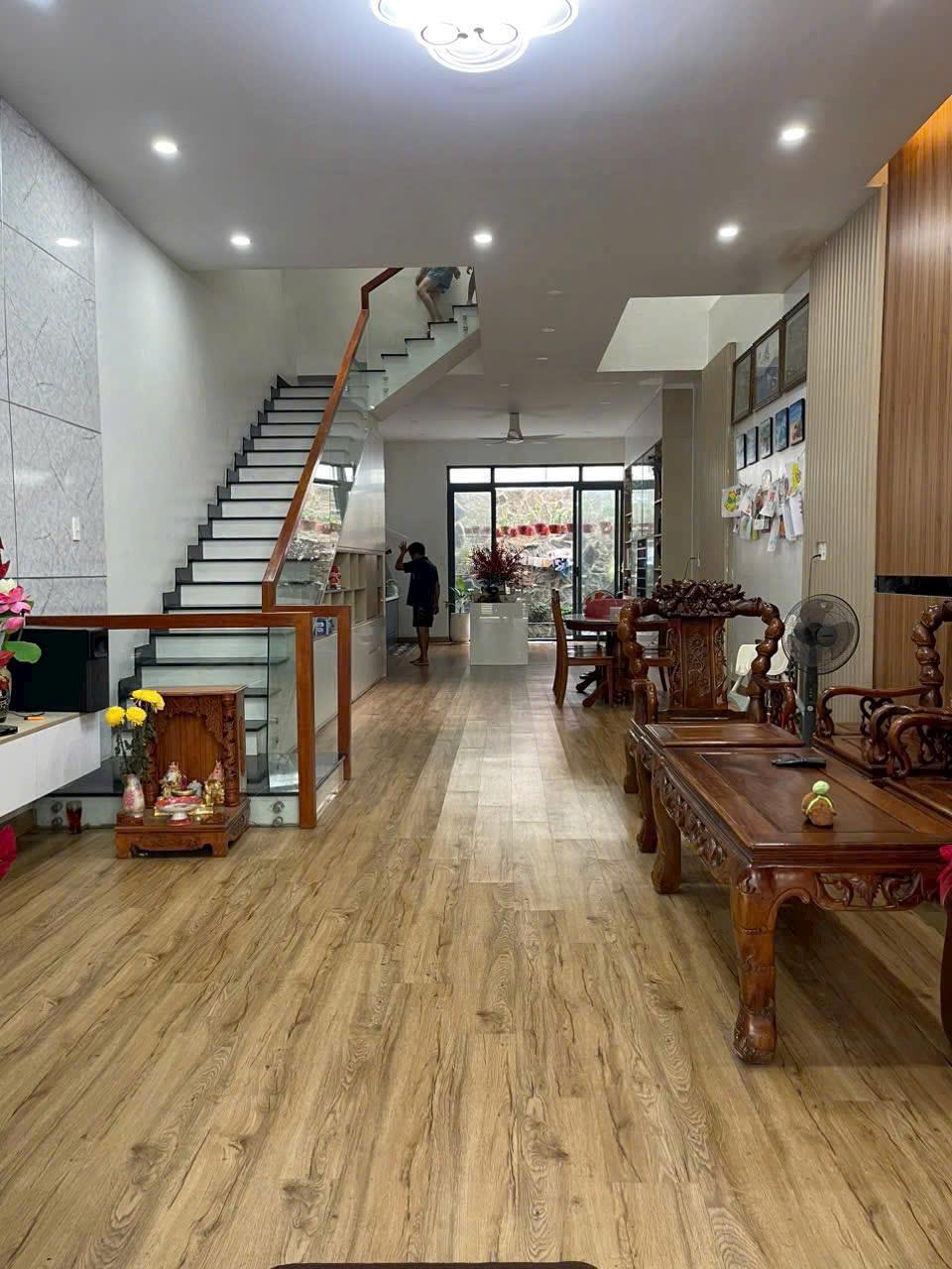 BDS HVL NC- Cho thuê nhà đối diện công viên khu dân cư Nam Long, Q9