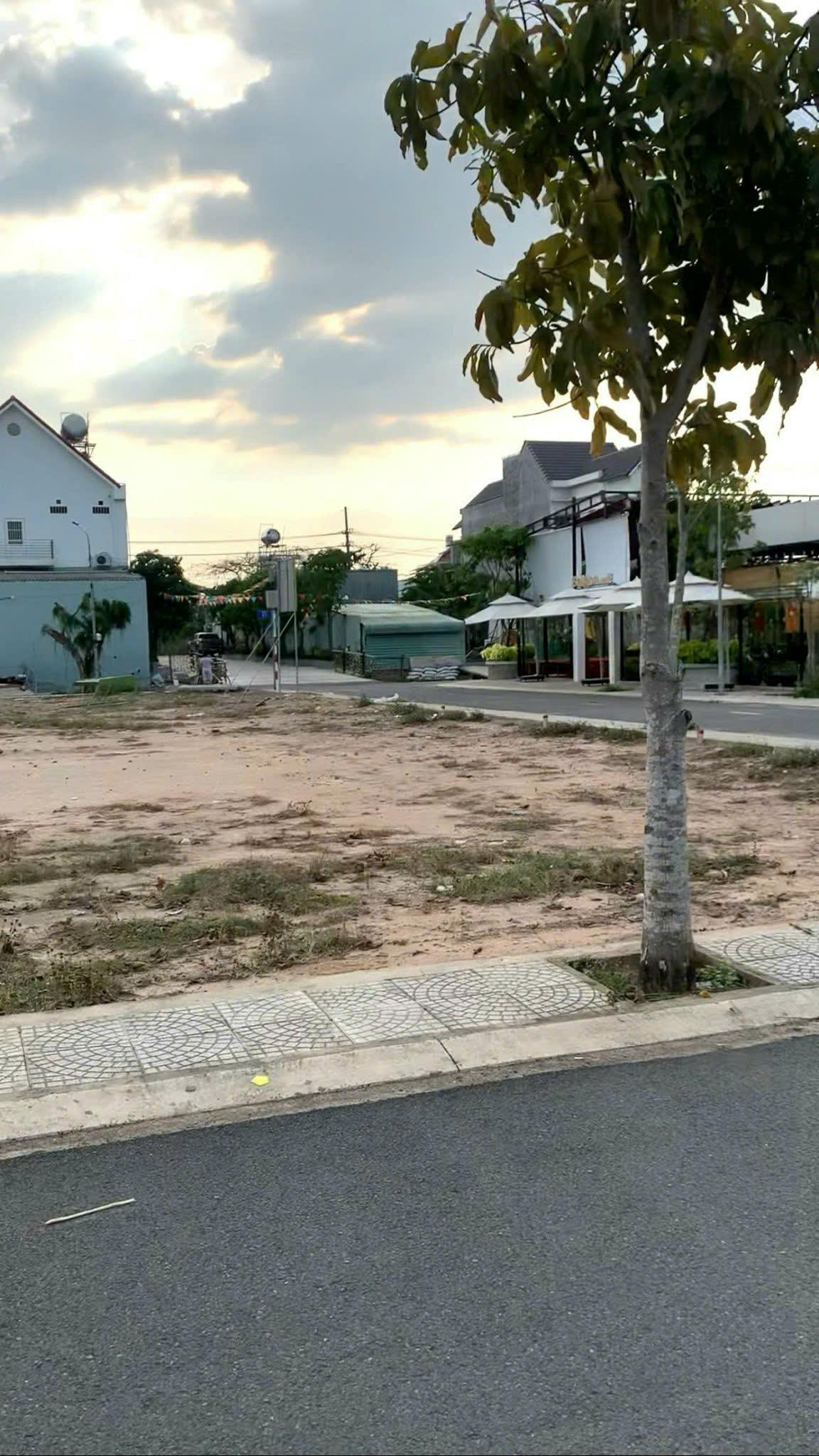 📢 ĐẤT NỀN SÁT UBND TÂN UYÊN – GIÁ CHỈ 990TR/NỀN