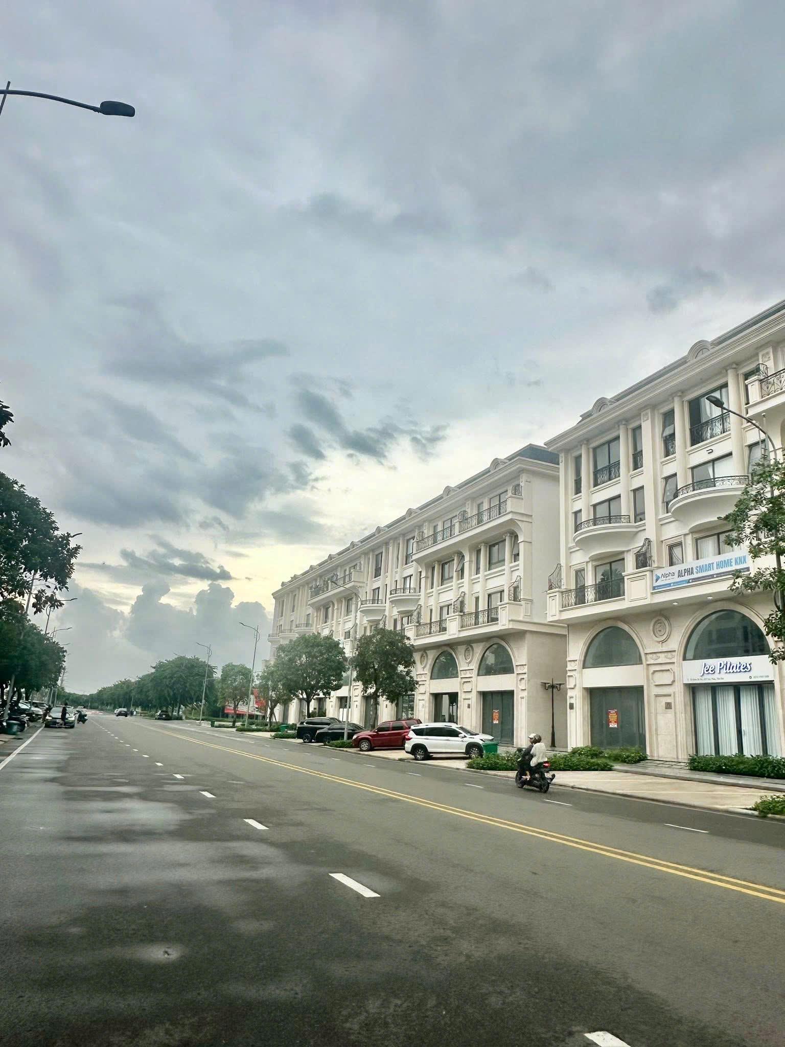 BDS HVL Tổng Hợp Nhà Nguyên căn KĐT Vạn Phúc City Cần Cho Thuê