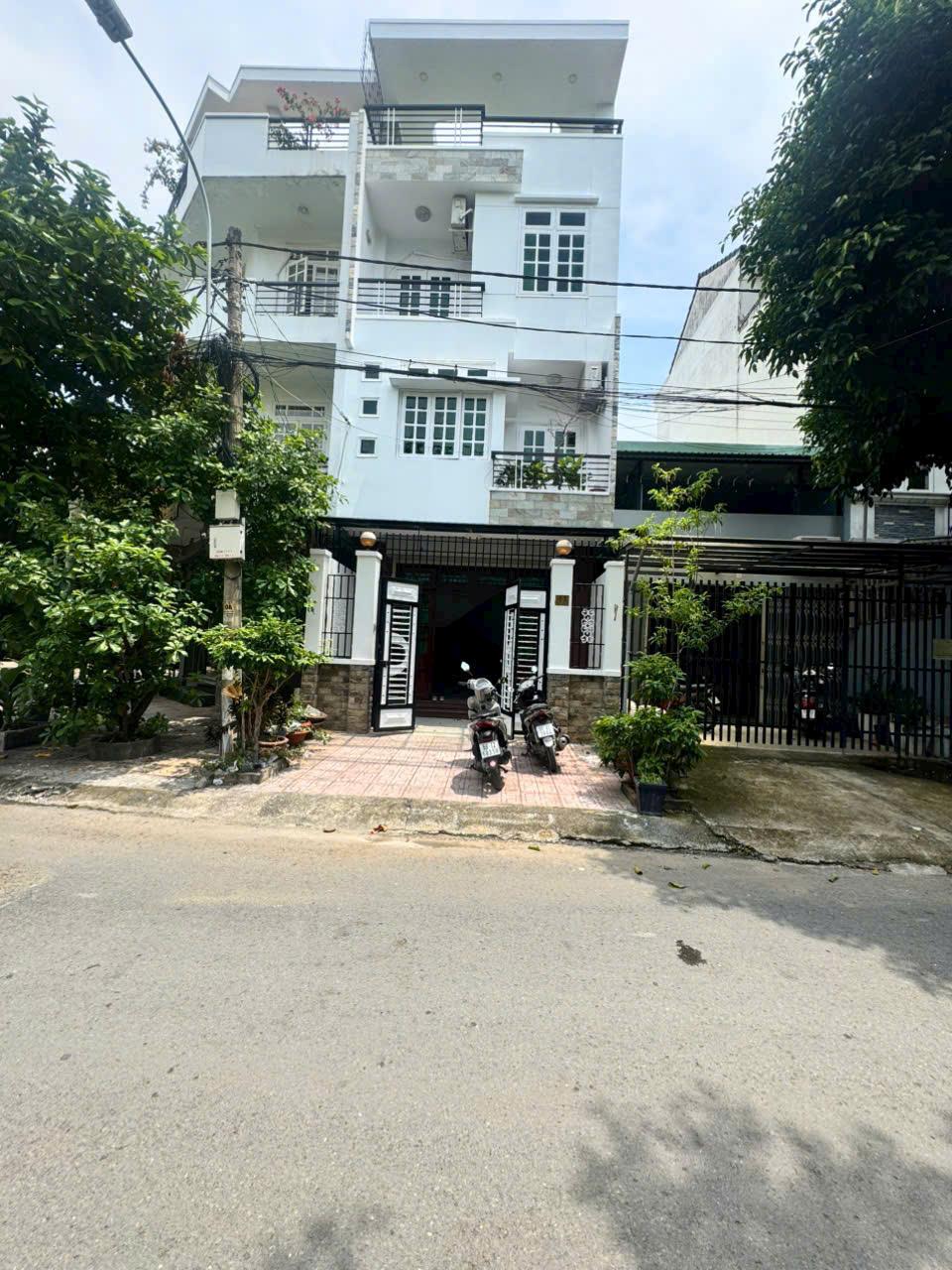 BDS   HVL Chính chủ gửi bán nhanh căn nhà đẹp 3 lầu mặt tiền đường 49 