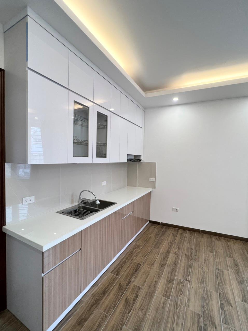 Cho thuê căn hộ 90m2, 2 ngủ 1VS tại Cửa Bắc, Ba Đình, phòng mới,