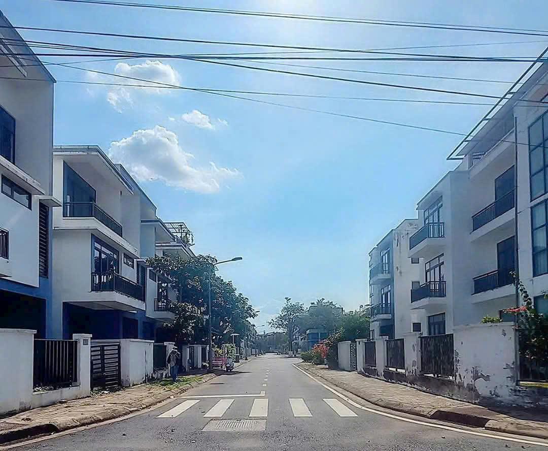 BDS HVL Bán nhà căn Góc 2 Mặt tiền nằm trong khu đô thị thương mại 