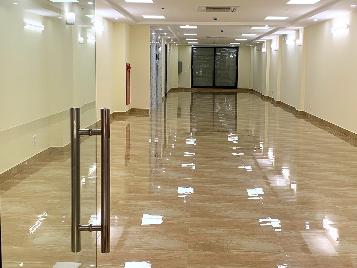 Cho Thuê Tòa Nhà Văn Phòng 9 Tầng Mặt Phố Kim Mã. DT 250m2. MT 7.5m