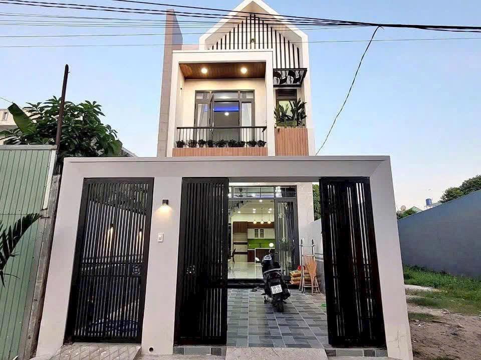 Nhà lầu 5x25 hướng Đông Nam 2ty149 ngay KDC Lavender Tp Biên Hòa - SHR