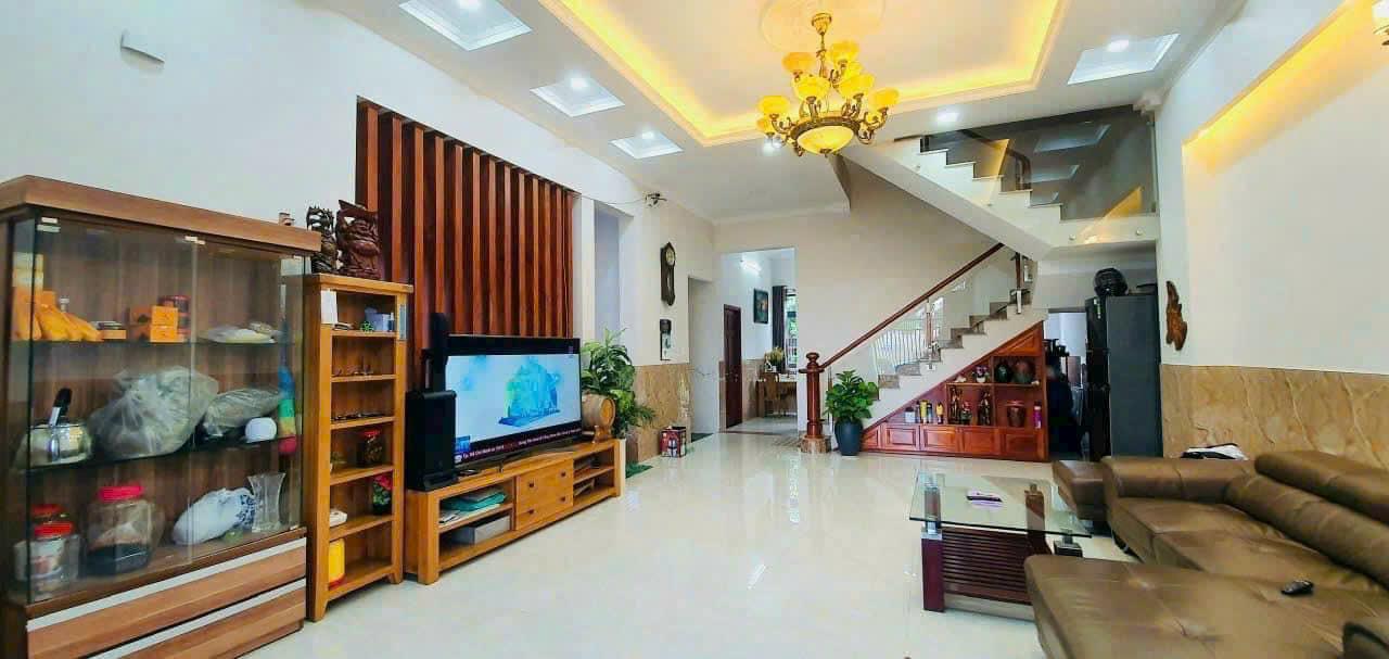 BDS  HVL Chủ gửi Bán Biệt Thự 1 trệt, 2 lầu giáp sông Long Thuận Q9