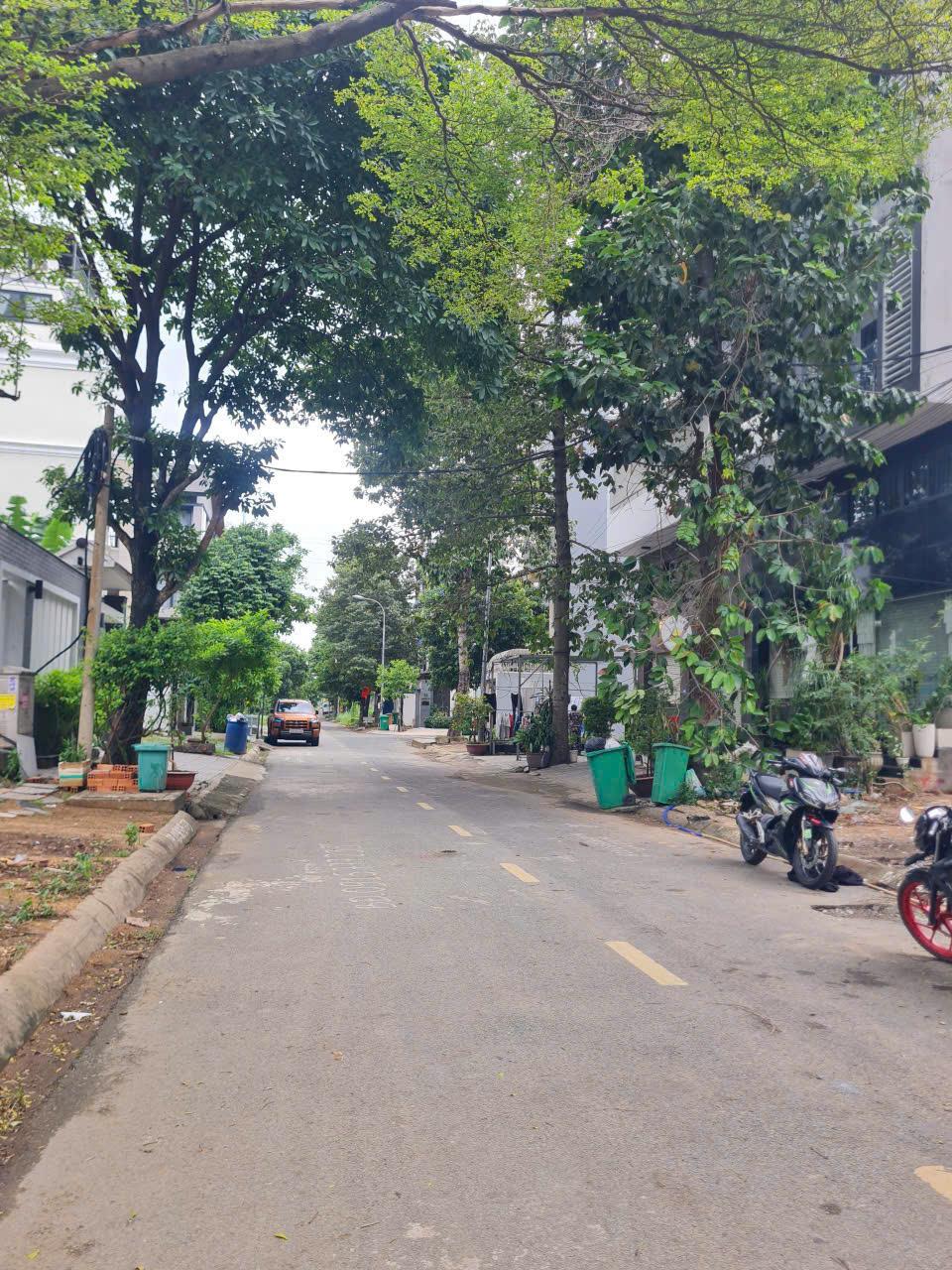 BDS HVL Chủ bán nhanh lô B62 cao tầng đường 14m đối diện biệt thự 