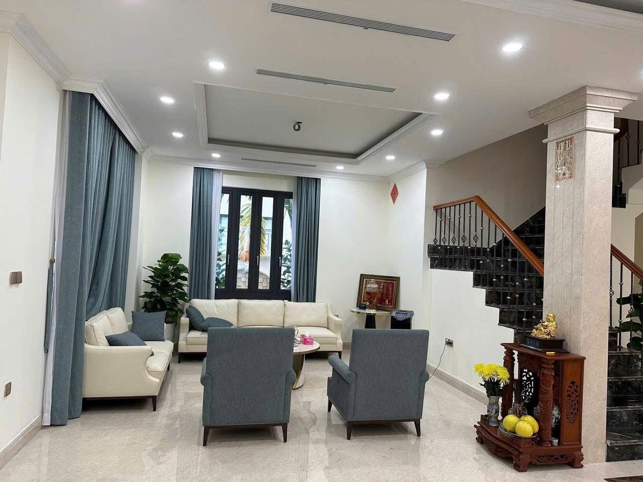BDS HVL Cho thuê biệt thự sân vườn đẹp có nội thất 3 tầng 