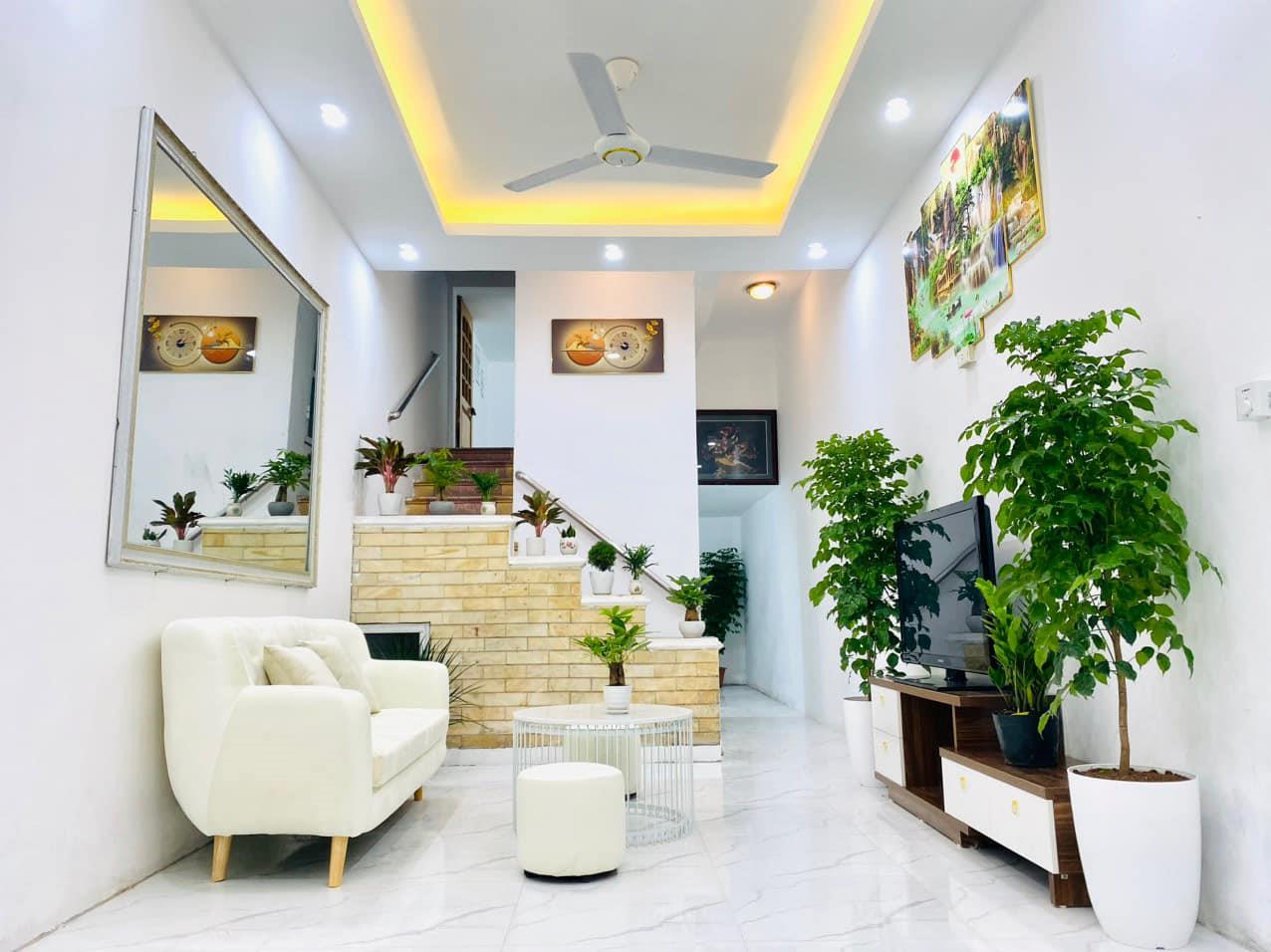 NHÀ ĐẸP Ở LUÔN - 3 BƯỚC RA Ô TÔ TRÁNH - SỔ VUÔNG ĐẸP. LẠC LONG QUÂN
