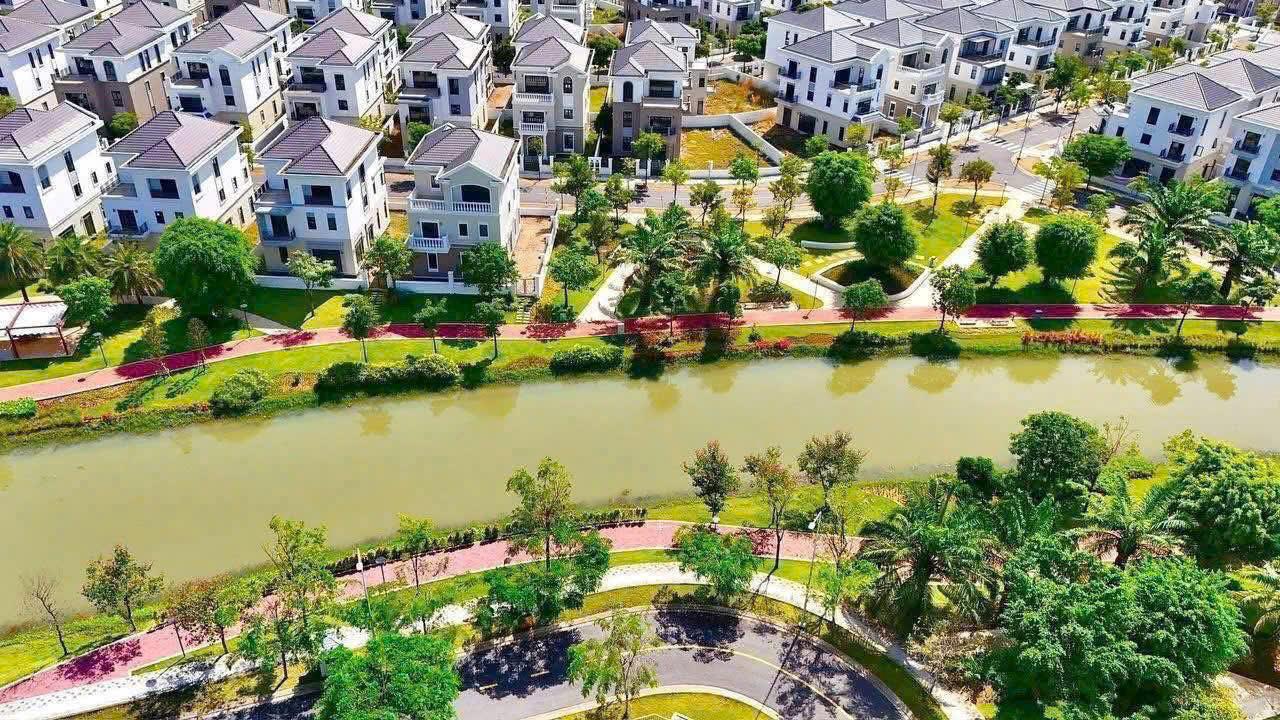 BDS HVL 🏞️ BIỆT THỰ VIEW SÔNG – VỊ TRÍ CỰC KỲ HIẾM!    