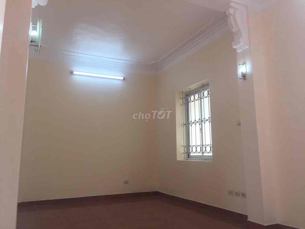 Cho thuê căn hộ trong khu tập thể 7 tầng ngân hàng công thương 135/48