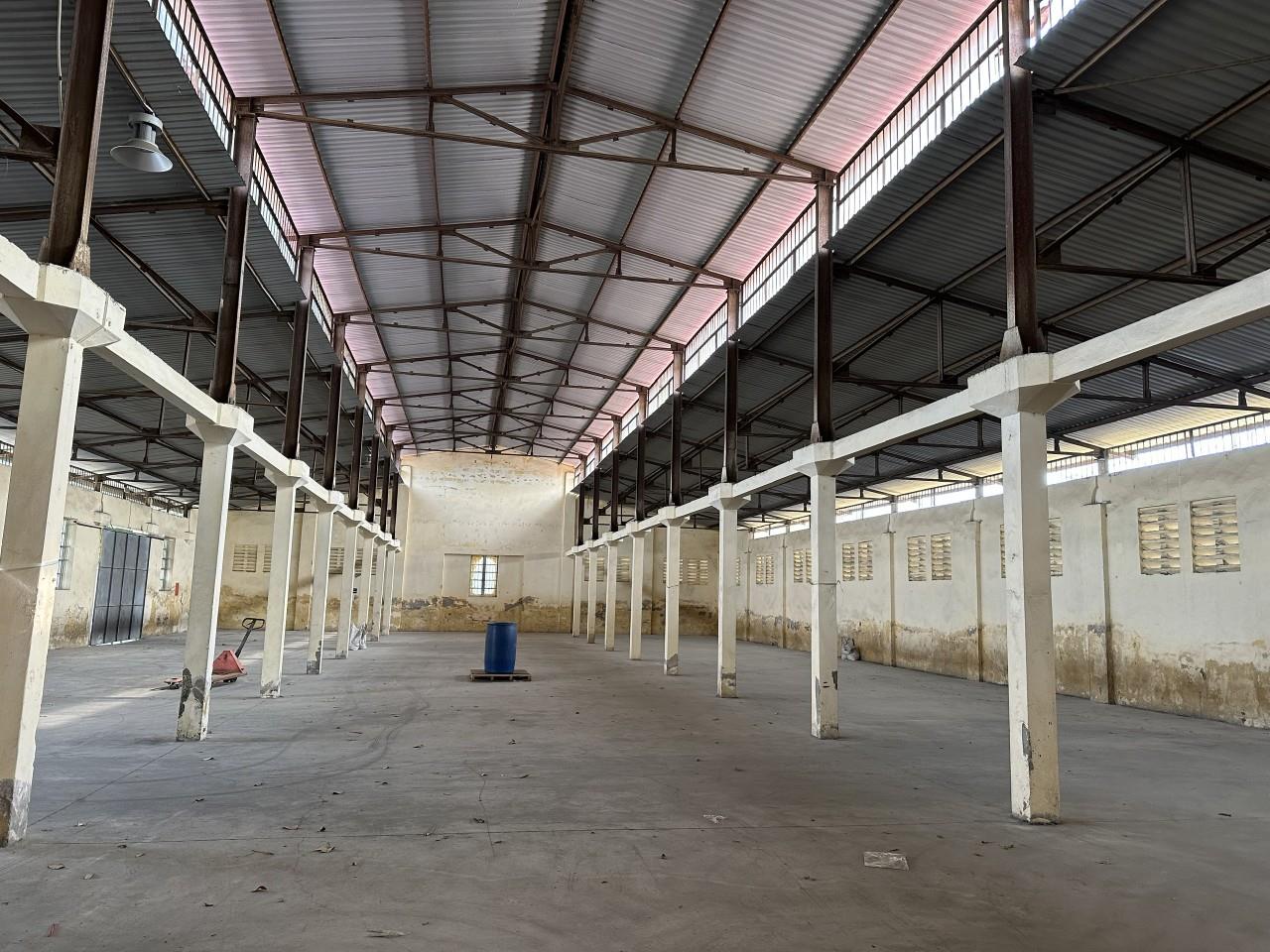 Cho thuê kho xưởng 800m ở Cổ Bi, Gia Lâm, Hà Nội. Xe container đỗ cửa