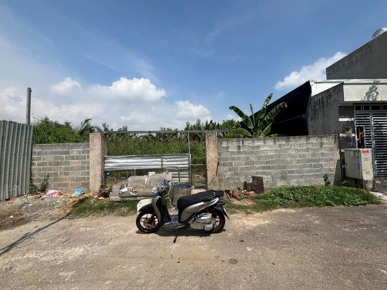BDS HVL Chủ cần tiền làm ăn gửi bán lô đất 530m ,có 134m2 đất 