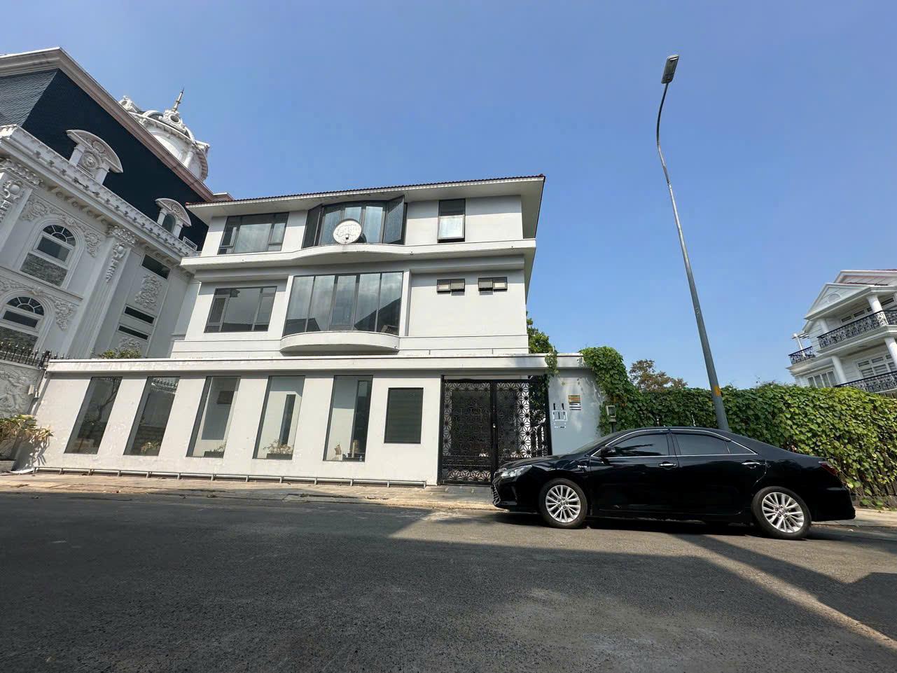 BDS HVL Khách em cần gả biệt thự khu compound Eden Villa Thảo Điền.