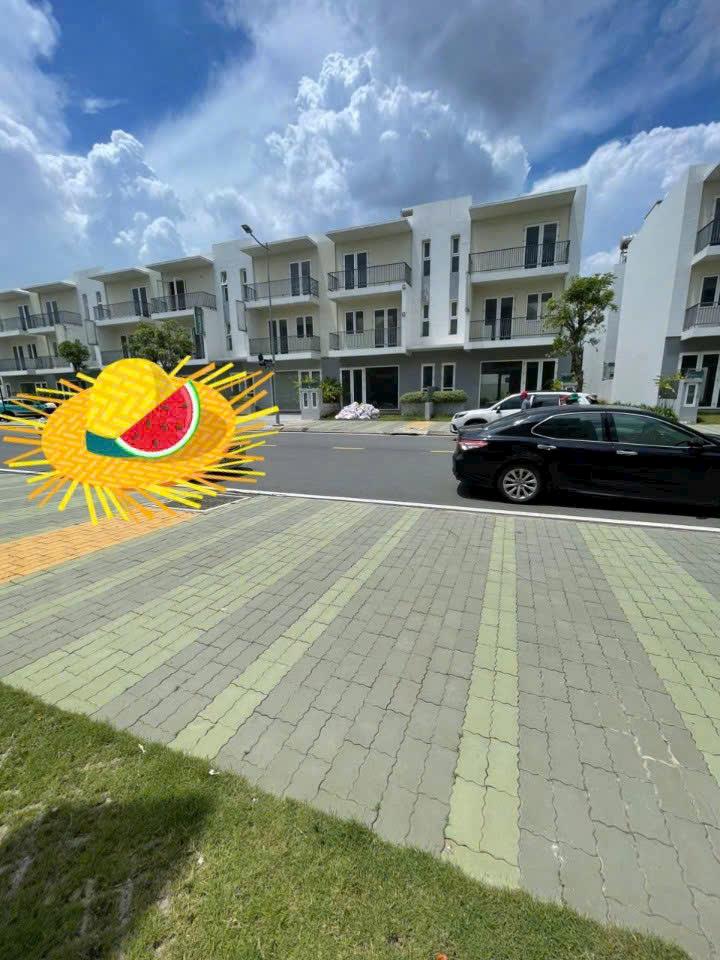 BDS HVL SIÊU THOÁNG ! SHOPHOUSE 9x15m Thô Dragon Village Q9 chỉ 8.8 tỷ