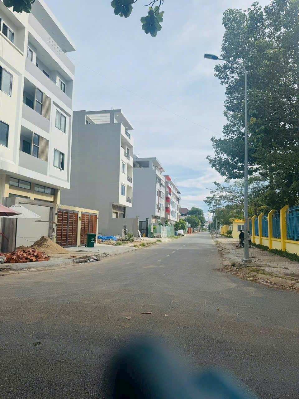 BDS HVL BÁN ĐẤT PHAN BÁ VÀNH Q2 7x22m GIÁ TỐT 