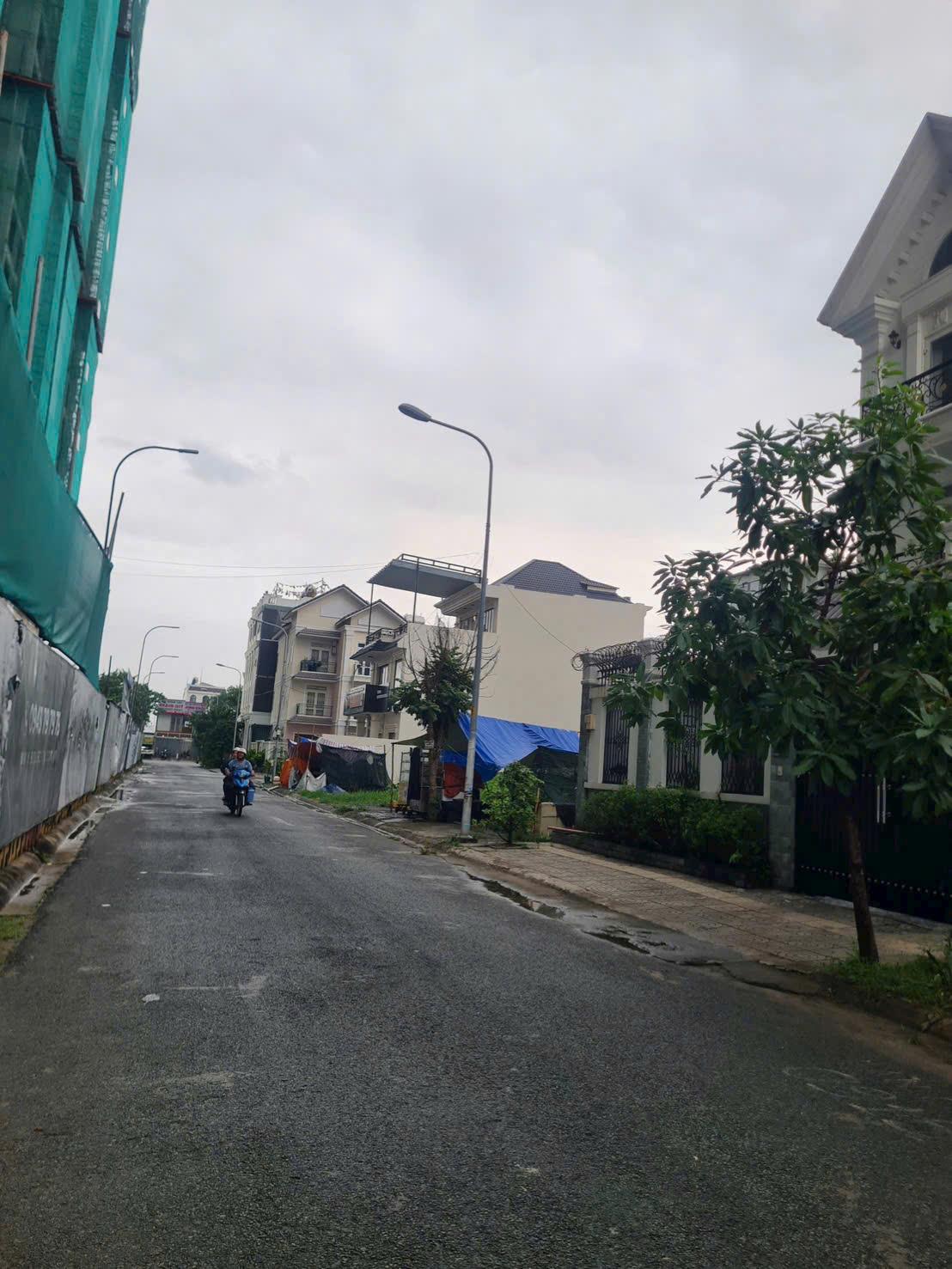 BDS HVL Bán biệt thự đá bình dương đông nam đối diện dự án căn hộ 