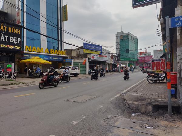 Bán đất tặng nhà mặt tiền ngay Trung tâm Thủ Đức, 125m2, 9,8 tỷ