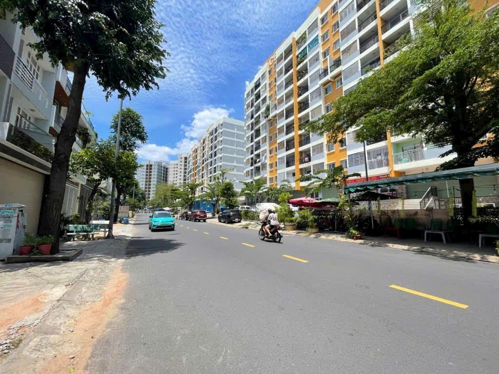 BDS  HVL 🎉 CHÍNH CHỦ GỬI – LÔ ĐẤT CỰC ĐẸP MẶT TIỀN ĐƯỜNG D2